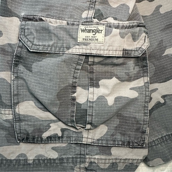 Wrangler Men’s Genuine Camo Cargo Shorts. Size 36. - Picture 7 of 7